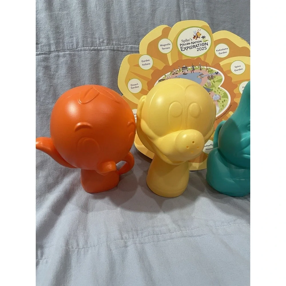 NEW 2025 EPCOT Flower & Garden Scavenger Hunt Prize 4 Plastic Watering Can & Map